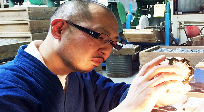 自分で自分のケツを拭くのが大人」 江戸切子 根本硝子工芸 根本達也